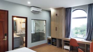 Twin Room | Minibar, in-room safe, desk, free WiFi
