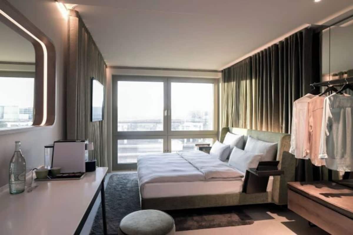 Soundproofing, iron/ironing board (on request), free WiFi, bed sheets