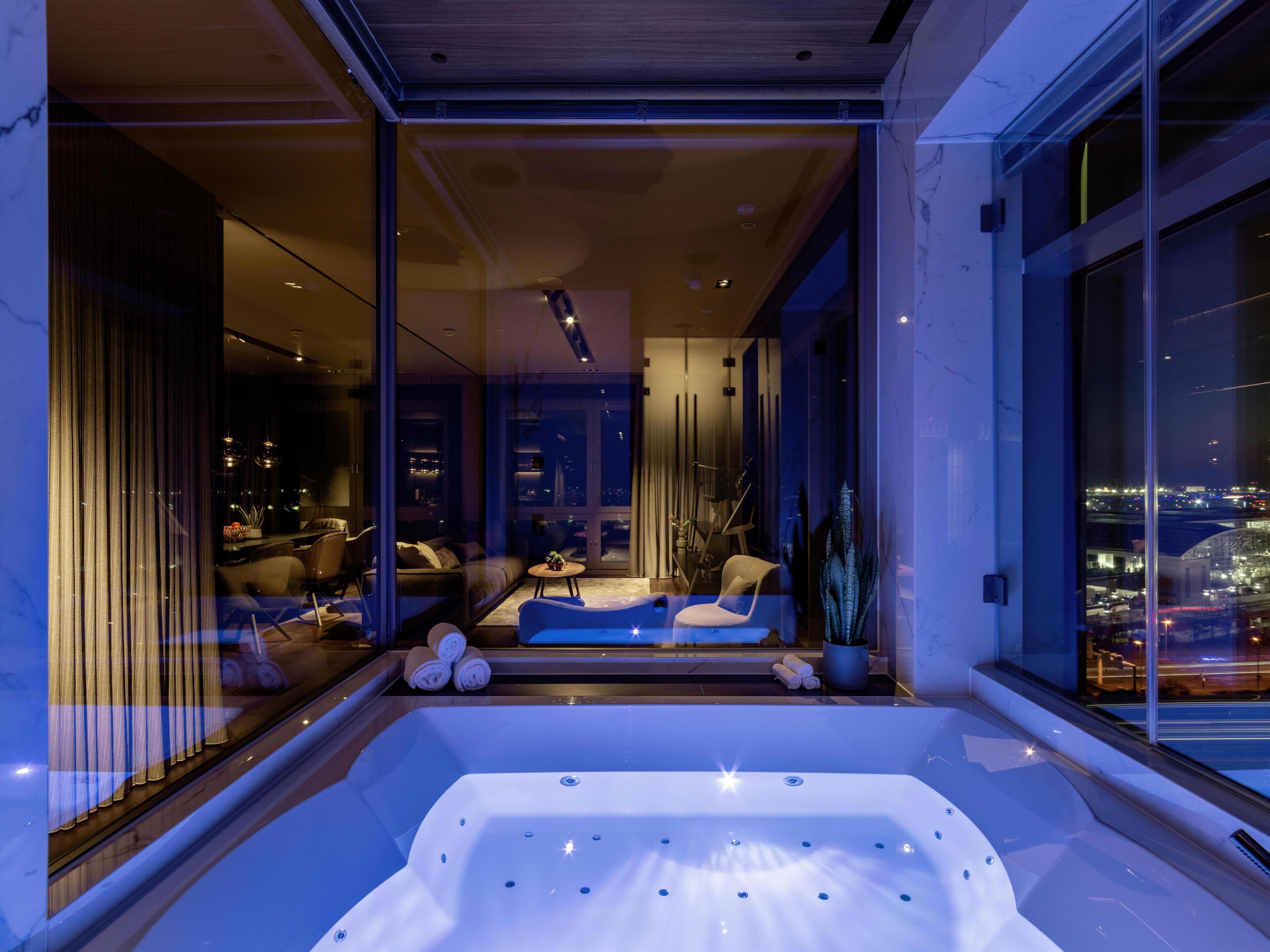 SkyLoft Suite | Bathroom | Shower, rainfall showerhead, hair dryer, towels