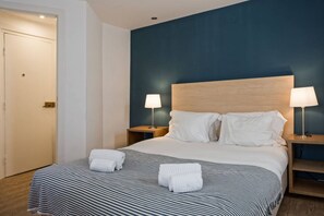 1 chambre, bureau, fer et planche à repasser, Wi-Fi