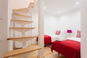 2 soverom, skrivebord, strykejern/-brett og wi-fi