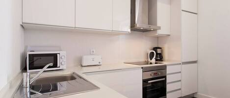 Refrigerador, microondas, horno, placa de cocina