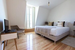 3 soverom, skrivebord, strykejern/-brett og wi-fi