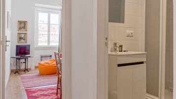 1 bedroom, desk, iron/ironing board, WiFi