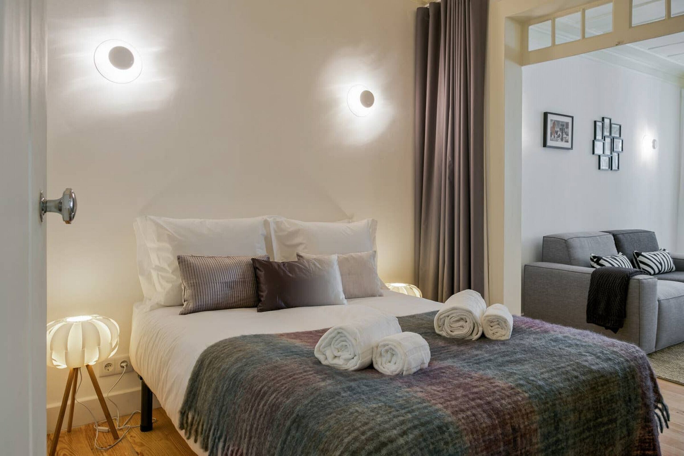 2 bedrooms, desk, iron/ironing board, WiFi