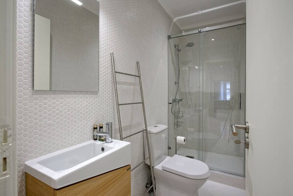 Hair dryer, towels