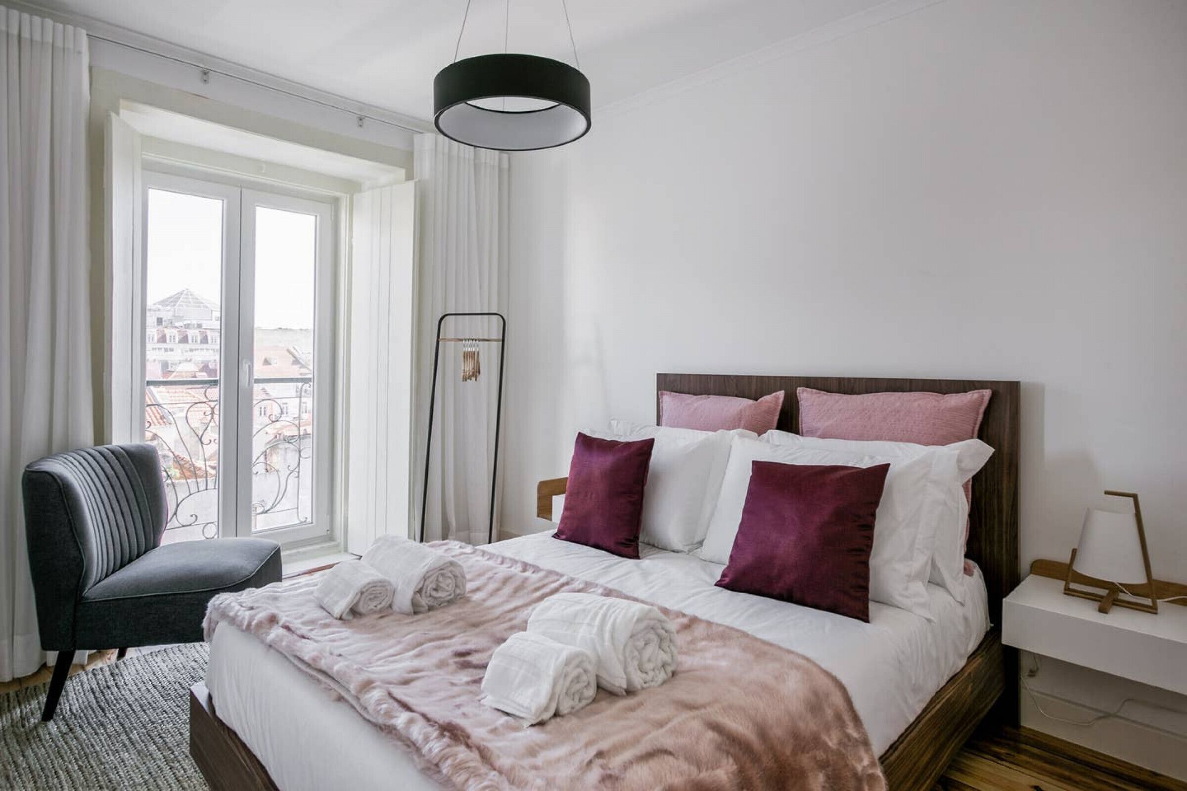 2 bedrooms, desk, iron/ironing board, WiFi