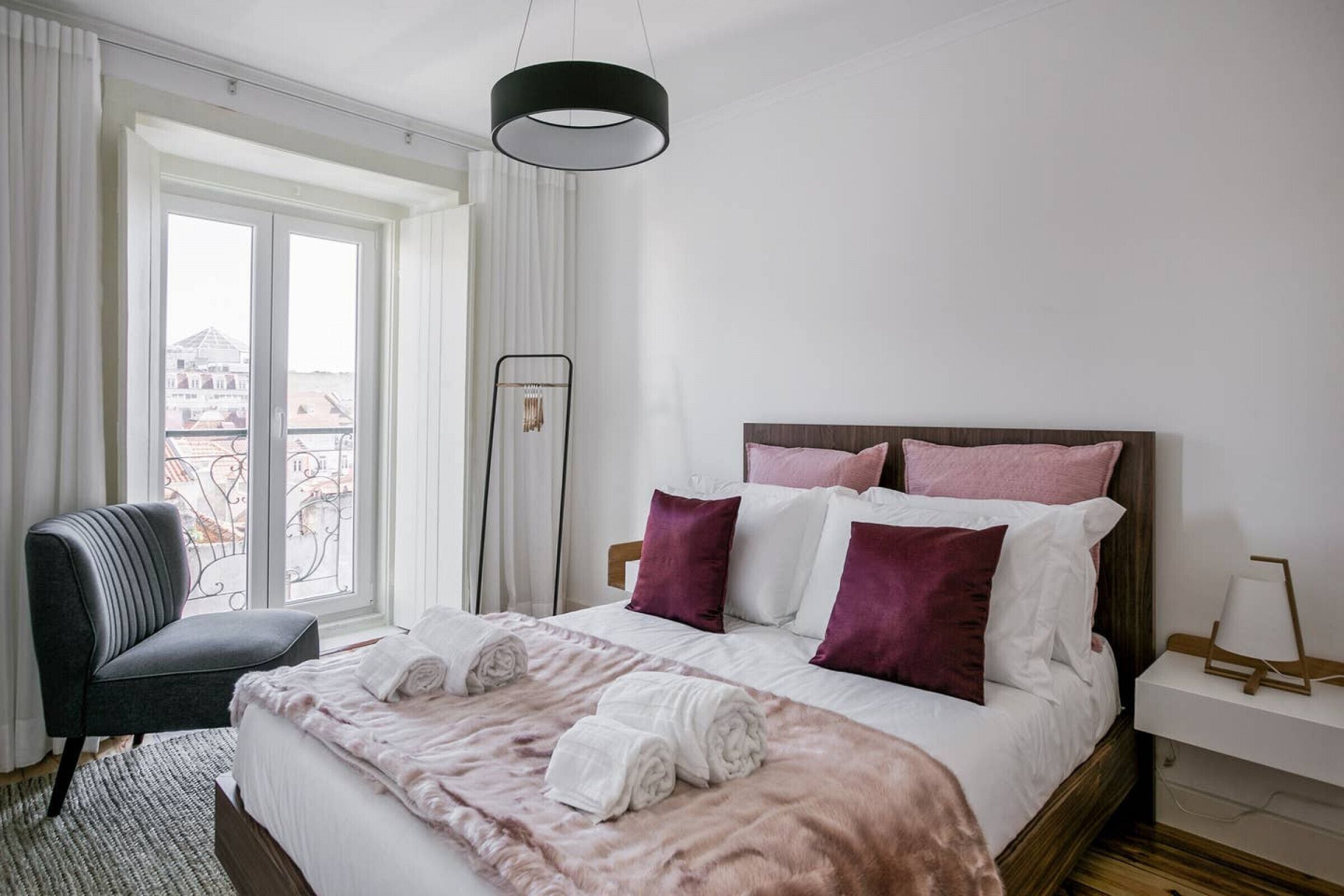 2 bedrooms, desk, iron/ironing board, WiFi