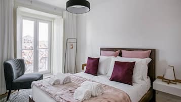 2 bedrooms, desk, iron/ironing board, WiFi