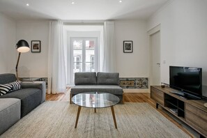 TV - Barroca 3 · Hip Tailor Made Duplex Penthouse in Bairro Alto (Lisboa)