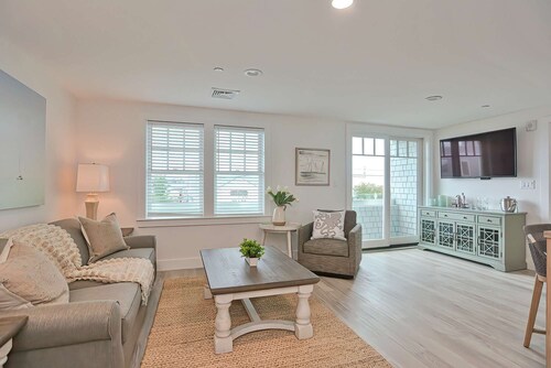 Premier Ocean View Corner Condo (875S.F.)