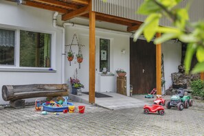 المنطقة المحيطة بالمنشأة