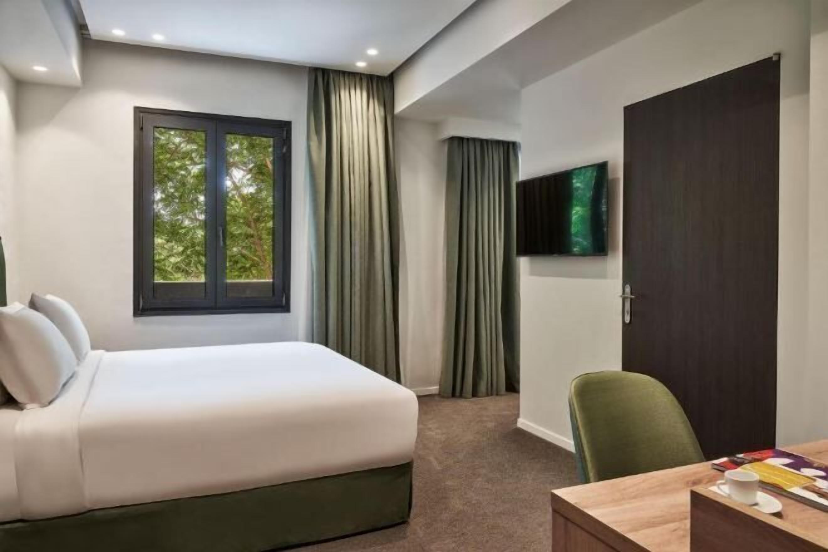 Egyptian cotton sheets, premium bedding, pillowtop beds, minibar