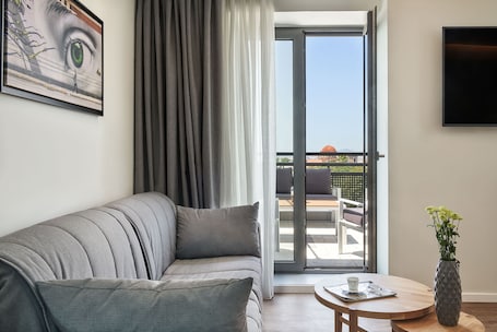 Executive Studio Suite | Egyptian cotton sheets, premium bedding, pillowtop beds, minibar. NLH KERAMEIKOS - Neighborhood Lifestyle Hotels
