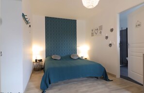 1 chambre, fer et planche à repasser, lit parapluie, Wi-Fi gratuit