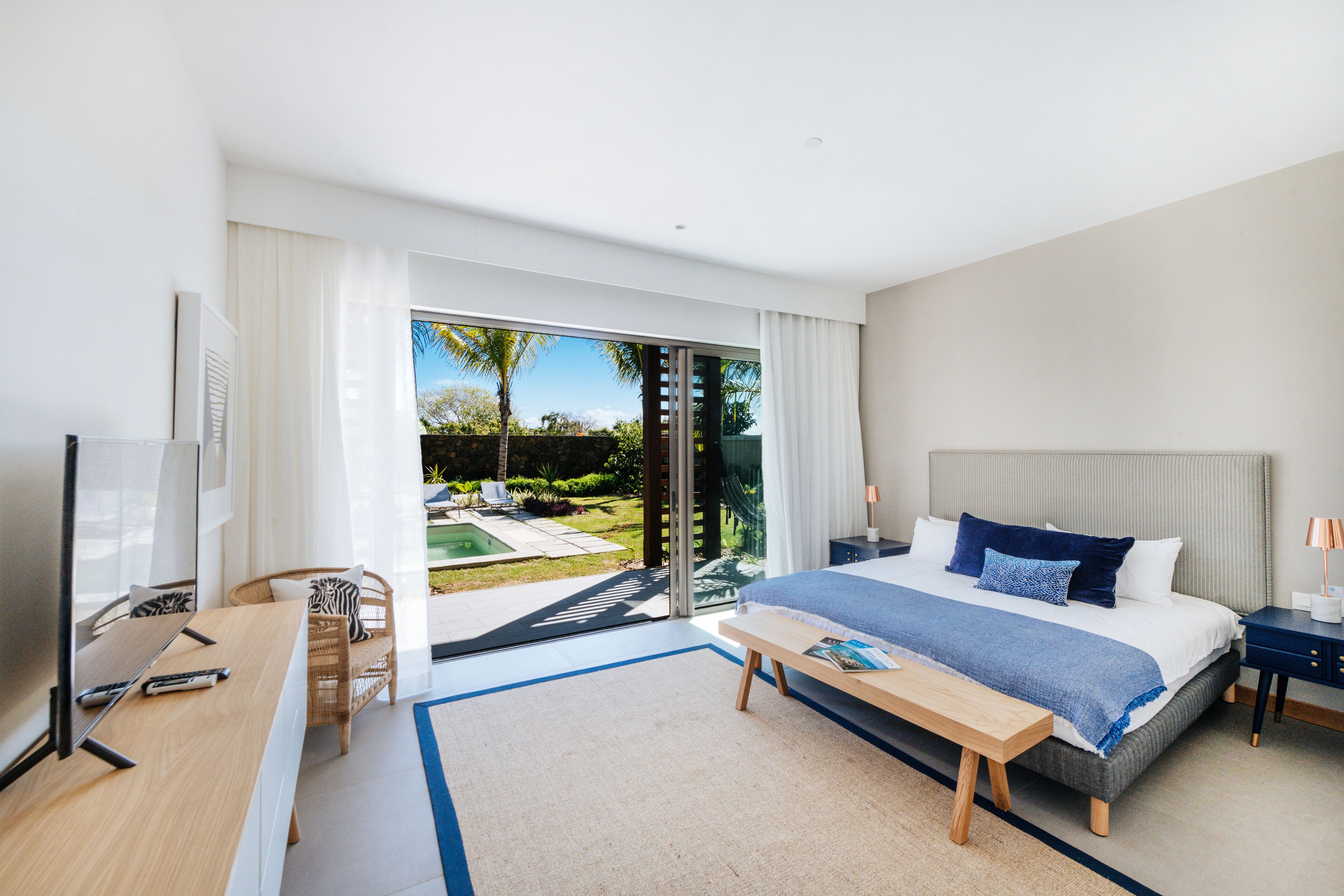 3 habitaciones, caja de seguridad en la habitación y escritorio 