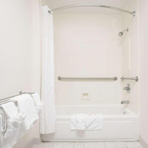 Bathroom - Surestay Hotel by Best Western North Myrtle Beach (North Myrtle Beach)