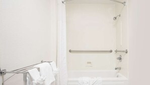 Bathroom - Surestay Hotel by Best Western North Myrtle Beach (North Myrtle Beach)
