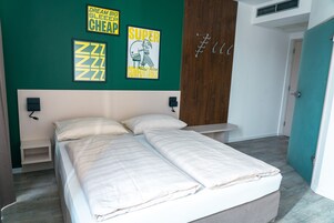 办公桌、笔记本电脑工作区、隔音、免费 WiFi