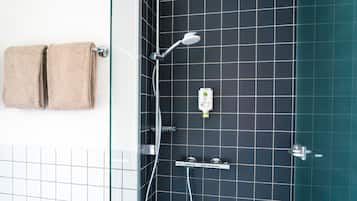 Dusche, Haartrockner, Handtücher, Seife