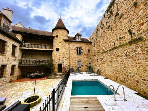 Ancien Collège restauré: Charme médiéval, linge fourni