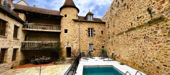 Restored Old College: Medieval Charm, linens included