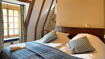 6 bedrooms, internet, bed sheets