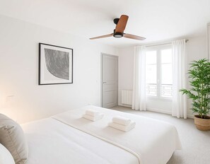 1 habitación, tabla de planchar con plancha, cuna de viaje y wifi 