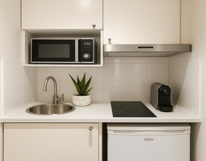 冷蔵庫、電子レンジ、コンロ、食器洗い機