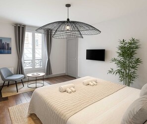 1 bedroom, iron/ironing board, travel cot, WiFi - Arc de Triomphe - Premium family apartment for 5 (Paris)