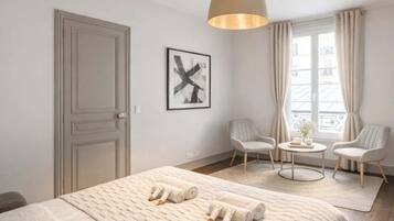 1 slaapkamer, een strijkplank/strijkijzer, reisbedje, wifi