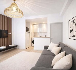 Televisión y oficina 