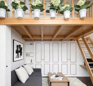 TV, offices - Charming duplex - Le Marais (Paris)