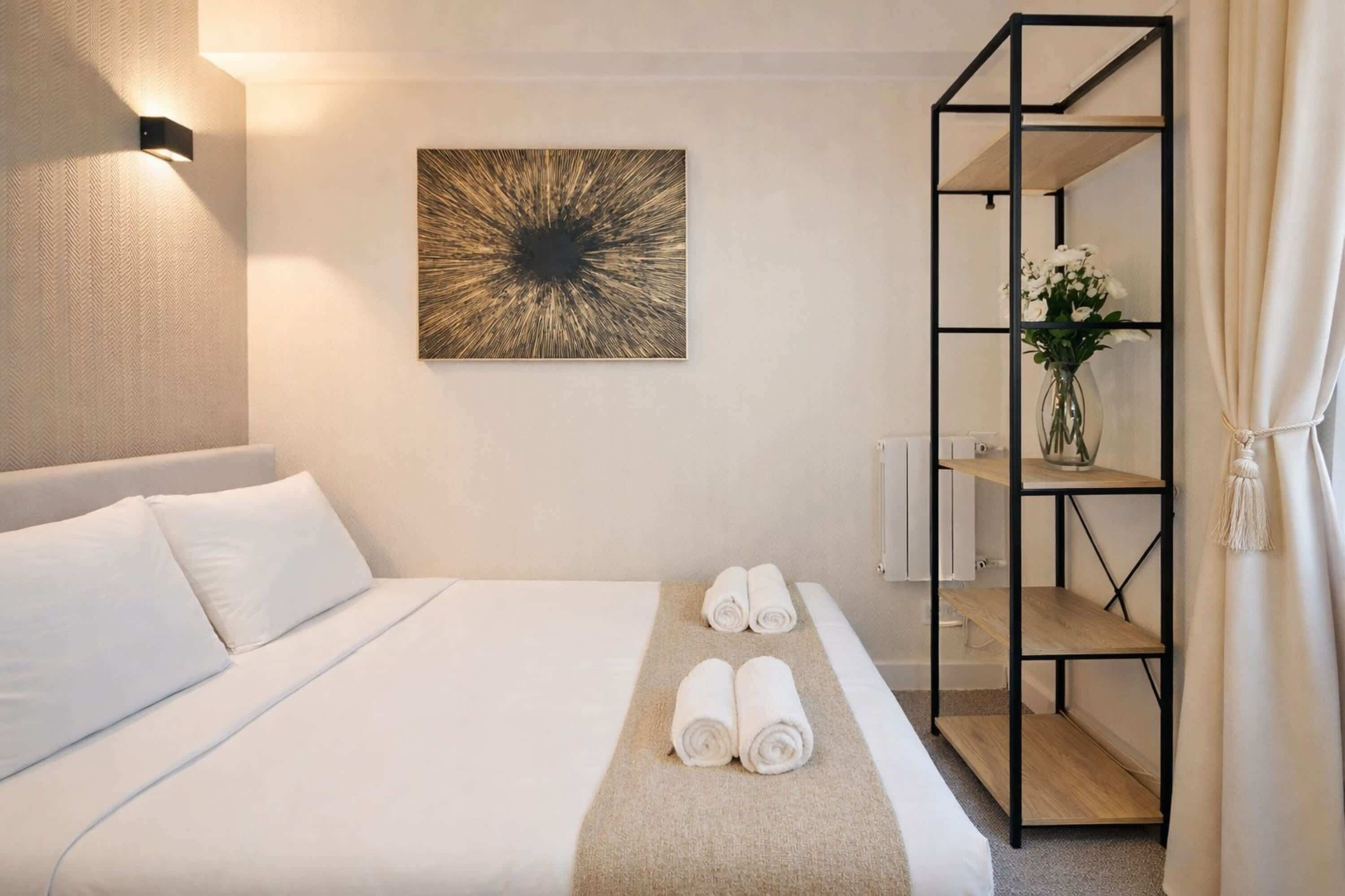 1 slaapkamer, een strijkplank/strijkijzer, wifi, beddengoed