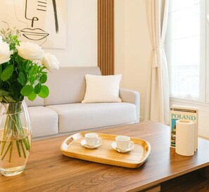 Una televisión, una oficina