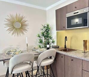 تناول الطعام