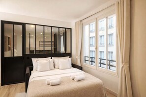 1 bedroom, iron/ironing board, travel crib, WiFi - Champs-Elysées - Prestige flat with lift Matignon (Paris)
