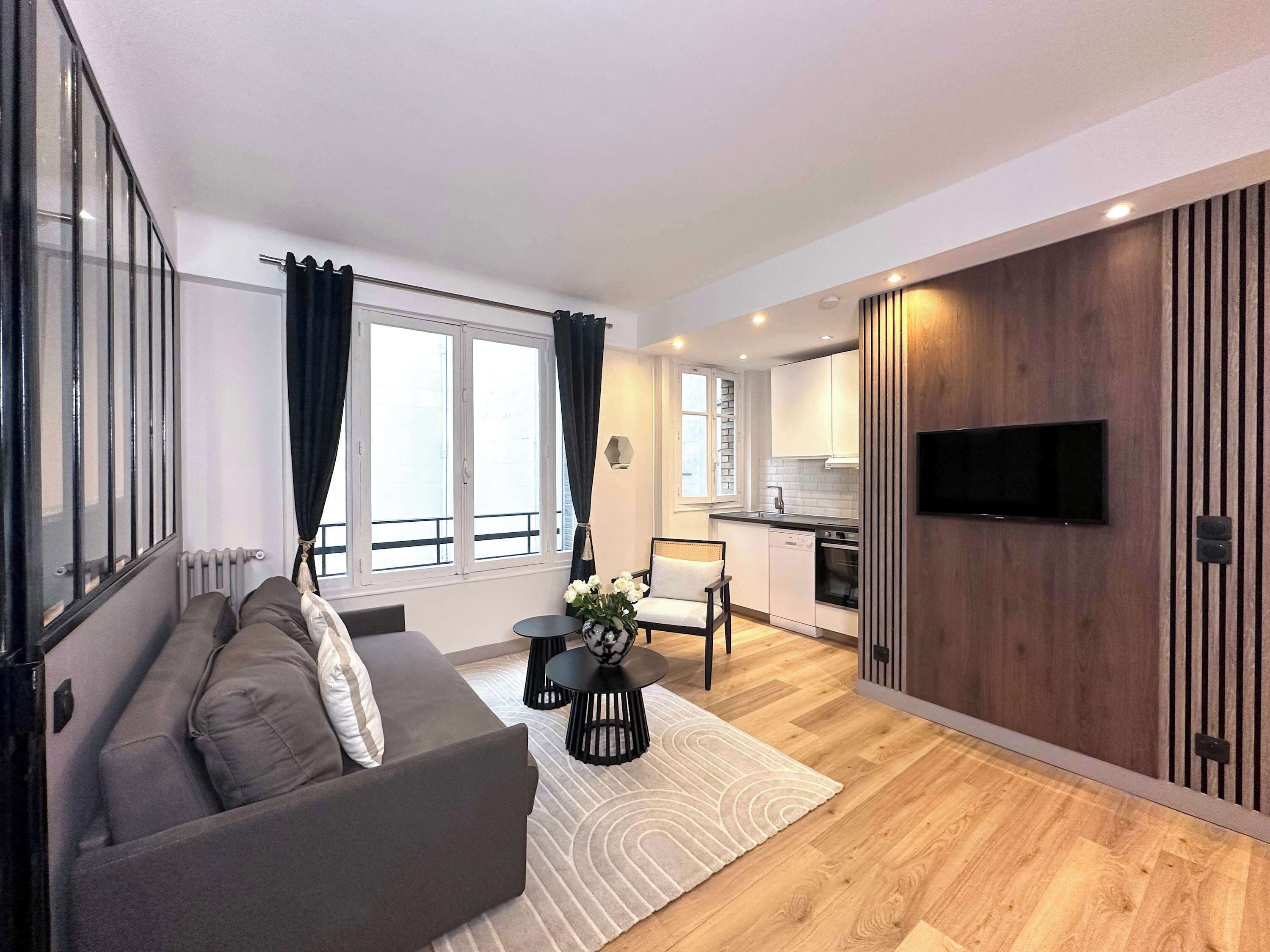 Televisión y oficina 