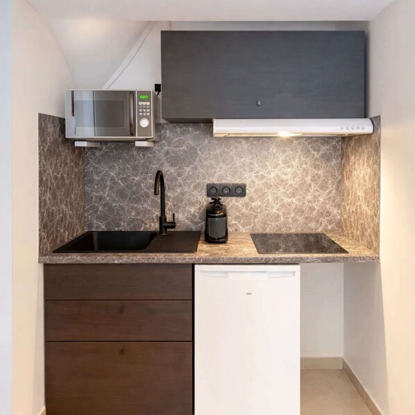 Fridge, microwave, coffee/tea maker, toaster