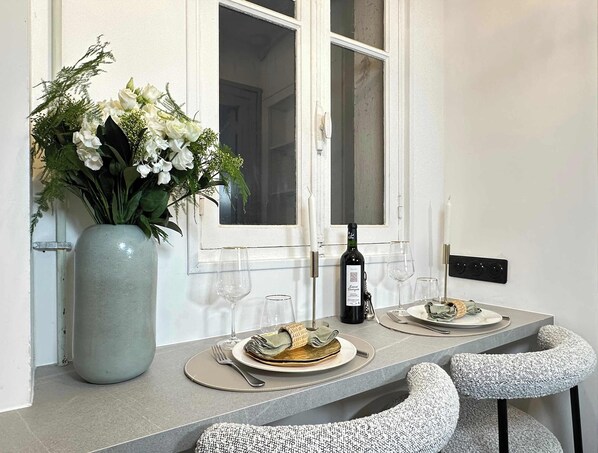 Dining - Arc de Triomphe stunning property with lift (Paris)