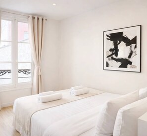 1 bedroom, iron/ironing board, WiFi, bed sheets - Ideally-located Arc de Triomphe apartment (Paris)