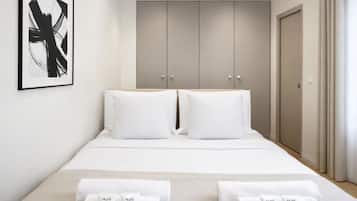 1 habitación, tabla de planchar con plancha, cuna de viaje y wifi