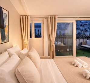 1 slaapkamer, een strijkplank/strijkijzer, beddengoed