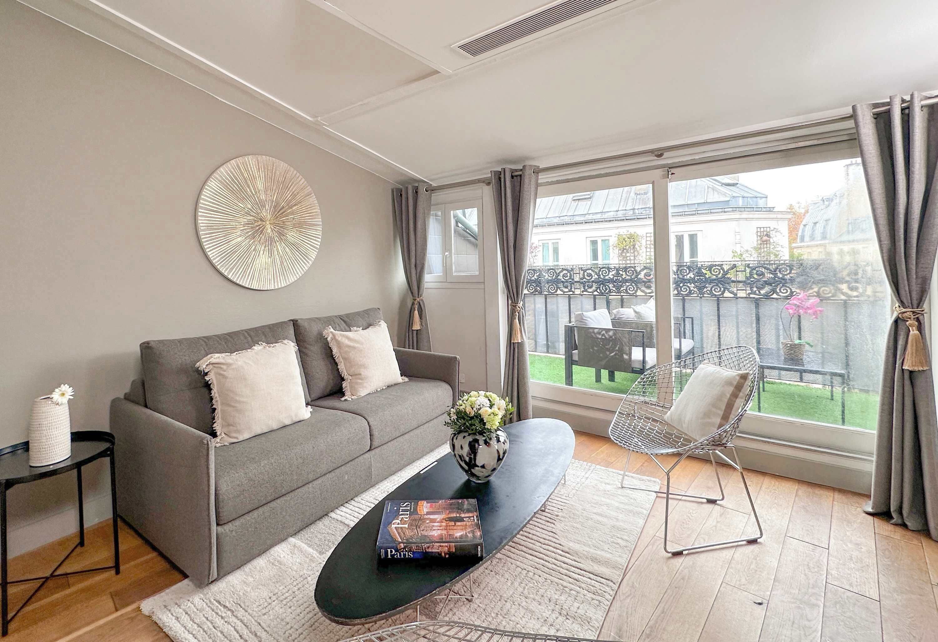 Televisión y oficina 