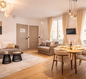 Unclassified image, 4 of 21, button