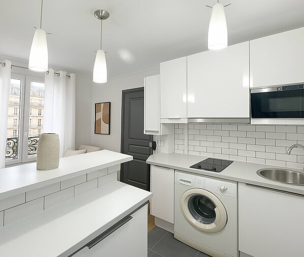 Fridge, microwave, stovetop, coffee/tea maker