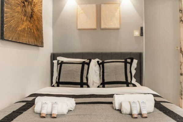 1 habitación, tabla de planchar con plancha, wifi y ropa de cama 