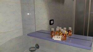 Dusche, Haartrockner, Bidet, Handtücher