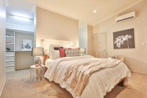 4 bedrooms - 4 Bedroom Home on the Murray River (Robinvale)