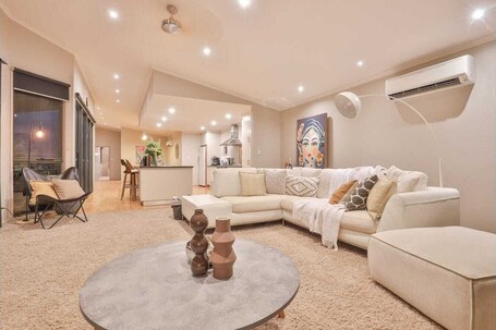 Living area. 4 Bedroom Home on the Murray River